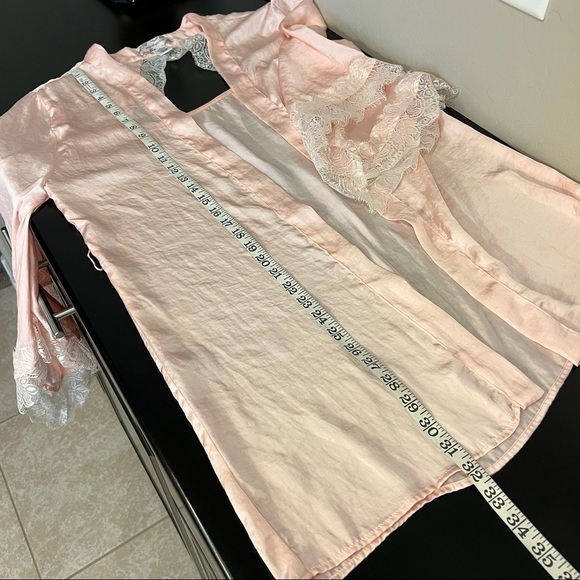 Band of Gypsies pink satin flowy Kimono with white lace trim,open back,overszd - Picture 11 of 12